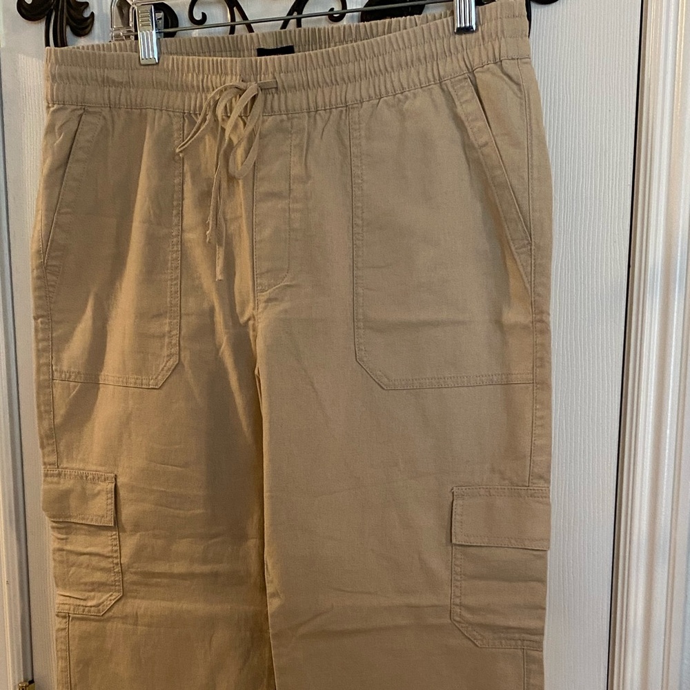 NWT Women’s Tan Cargo Pants